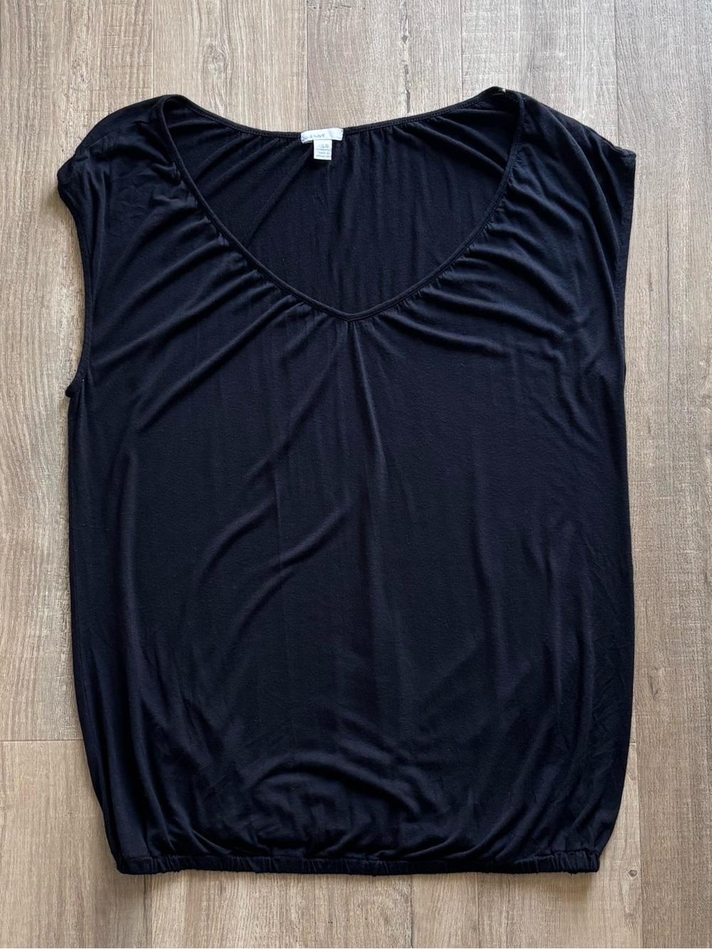Old Navy V-Neck Cap Sleeve Top W/ Elastic Hem in Black